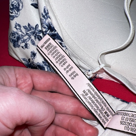 Victoria's Secret Body By Victoria Push-up Bra Size 40DDD NWOT - Picture 6 of 6